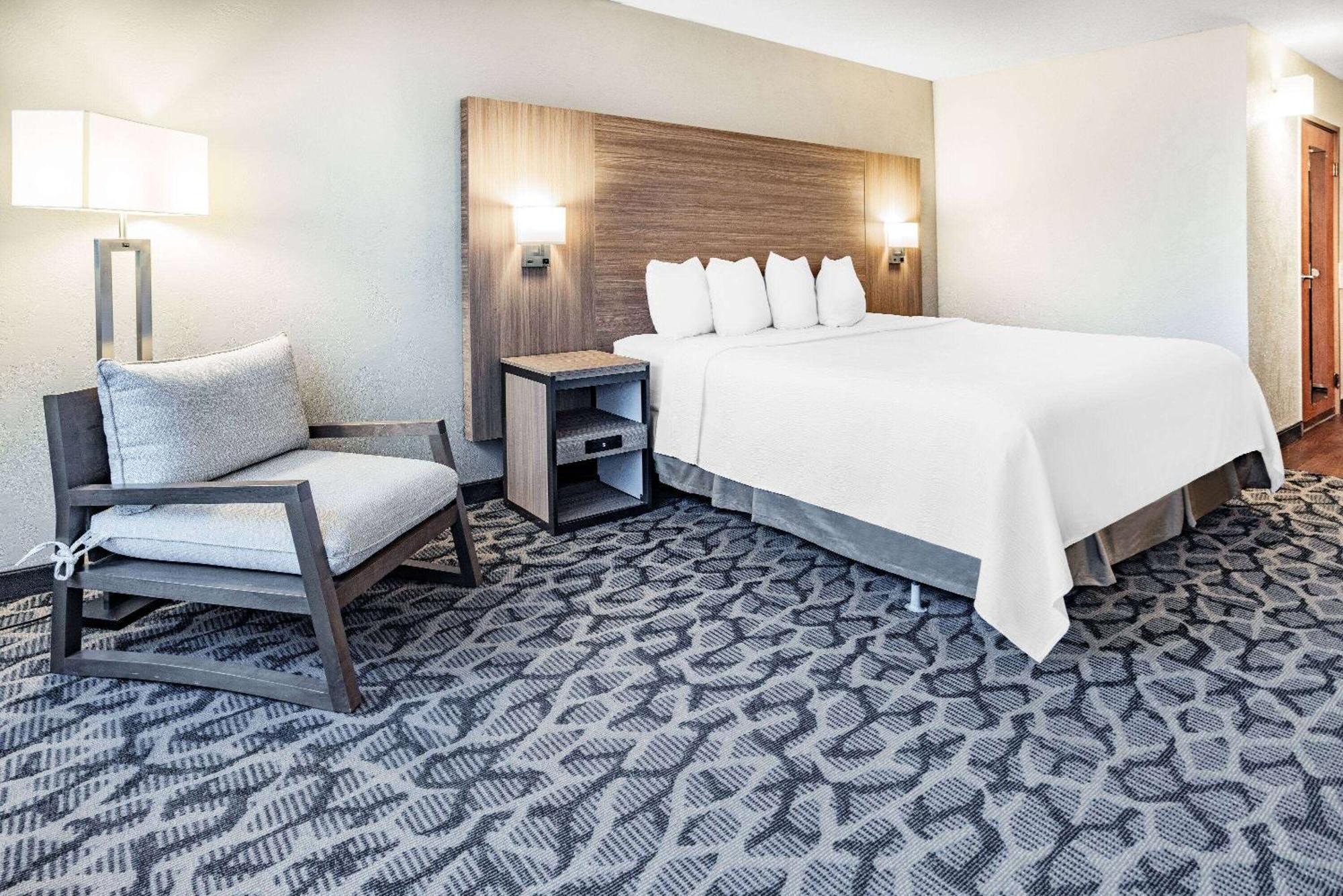 Hotel Ramada By Wyndham West Atlantic City 3*