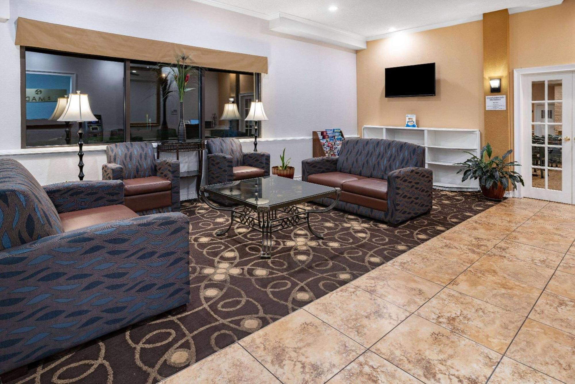 Hotel Ramada By Wyndham West Atlantic City 3*